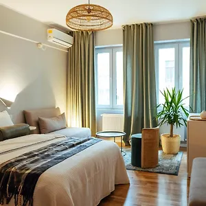 Amazing Location - Center Apartment